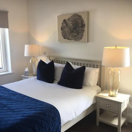 Ashlee Lodge, P25k6r6 Near Ballymaloe House & Garryvoe Bed & Breakfast